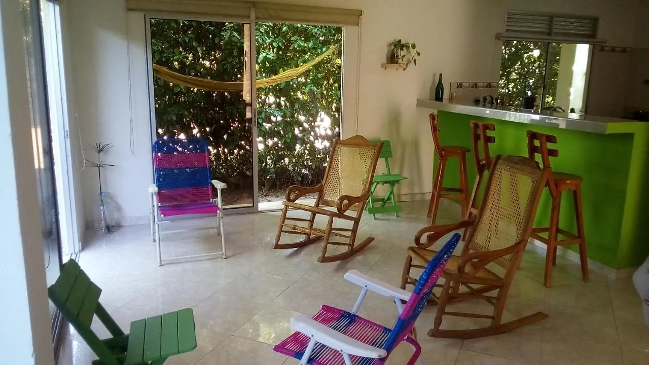 La Casa De Santa Marta contacts